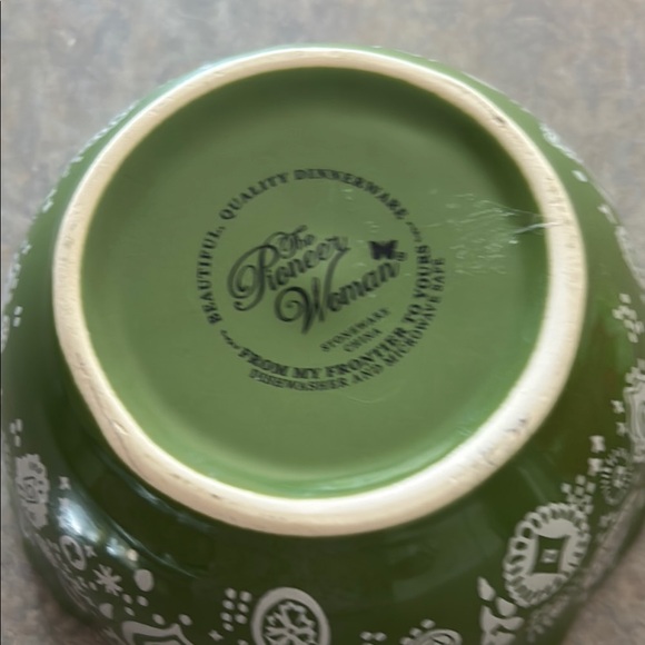 The Pioneer Woman Green and White Bakeware Set. One says love the other comfort - Picture 5 of 6